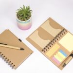 Brinde Caderno Ecológico com Autoadesivos e Caneta 1