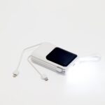 Brinde Power Bank 10.000mAh com Lanterna e Multissaídas 4