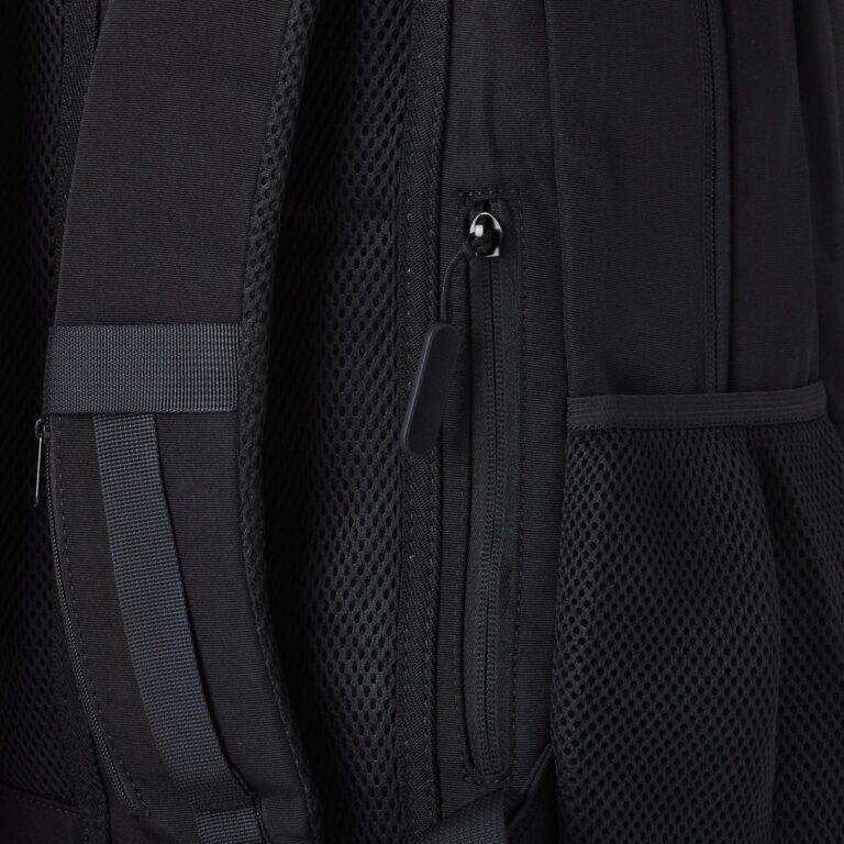 Brinde Mochila de Poliéster USB 28L 4