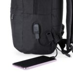Brinde Mochila de Nylon USB 24L 5