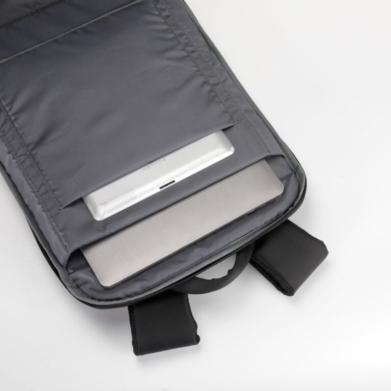 Brinde Mochila de Poliéster USB 25 Litros 4