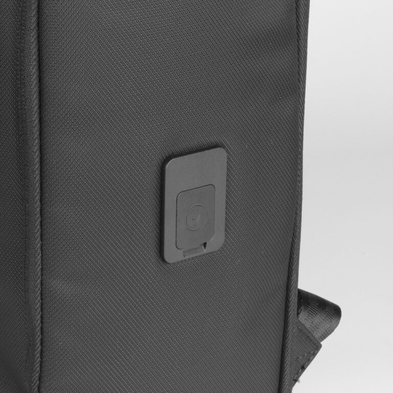 Brinde Mochila de Poliéster USB 25 Litros 6