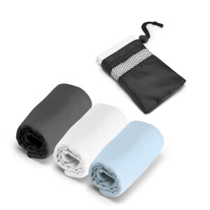TRAVIS. Toalha para esporte em microfibra (210 g/m²)